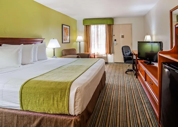 Ramada By Wyndham Savannah Gateway