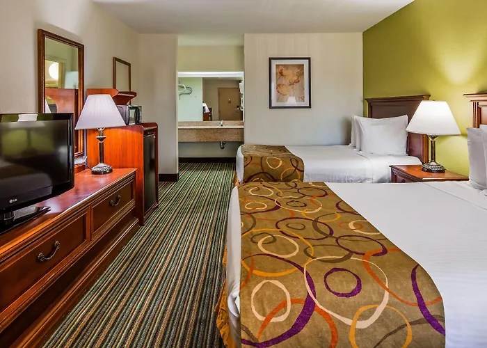 Ramada By Wyndham Savannah Gateway