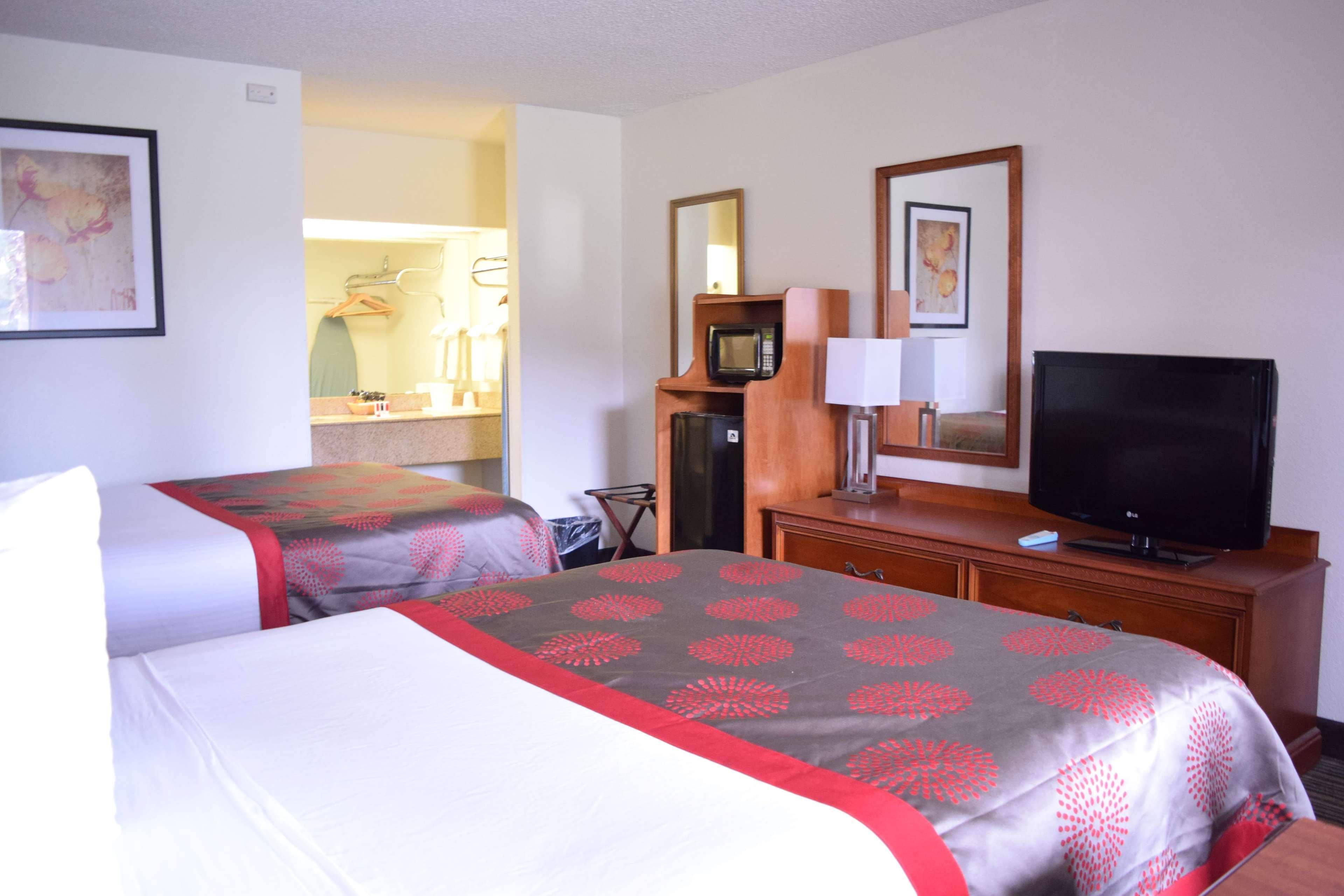 Ramada By Wyndham Savannah Gateway Motel