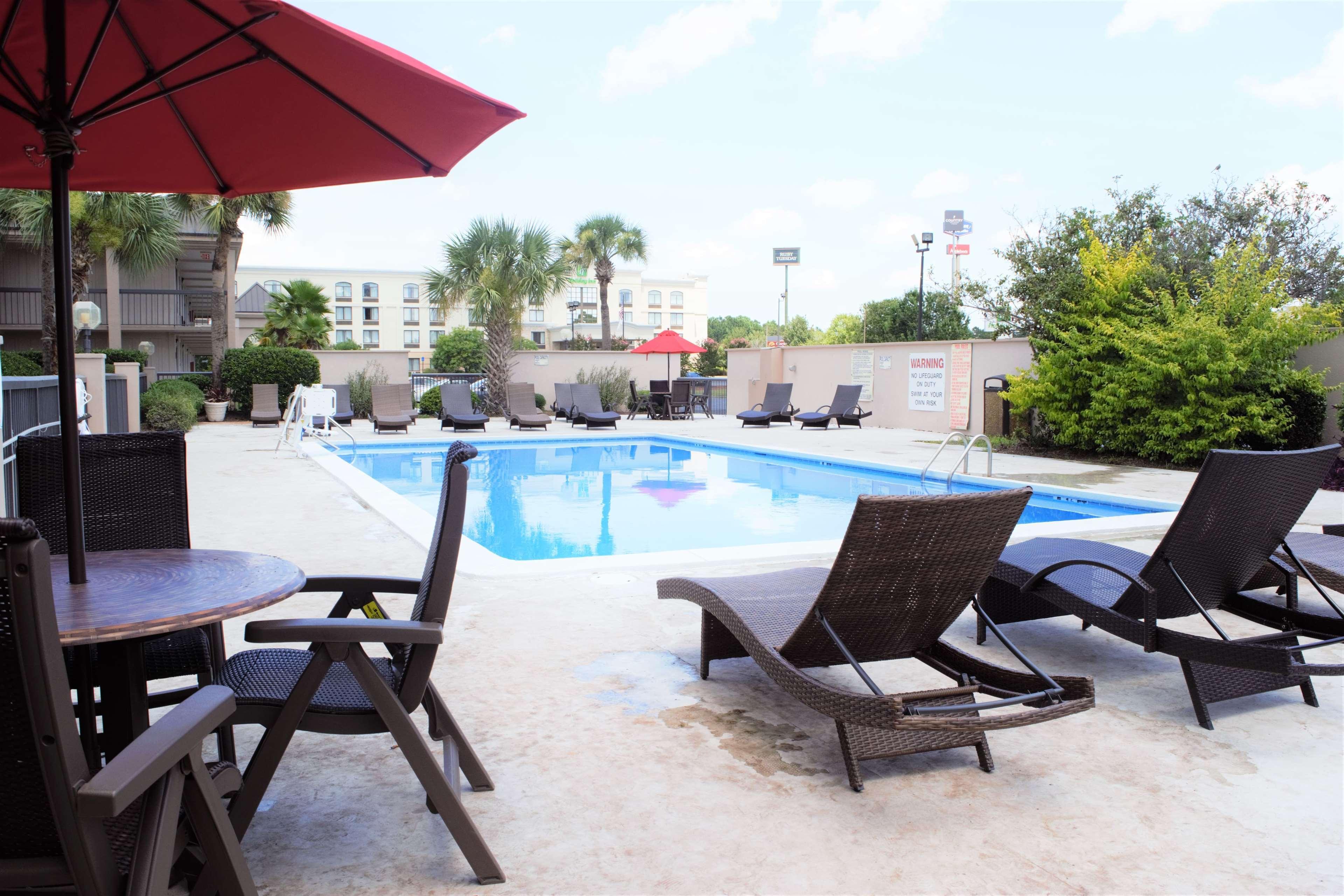 Ramada By Wyndham Savannah Gateway Motel 3*