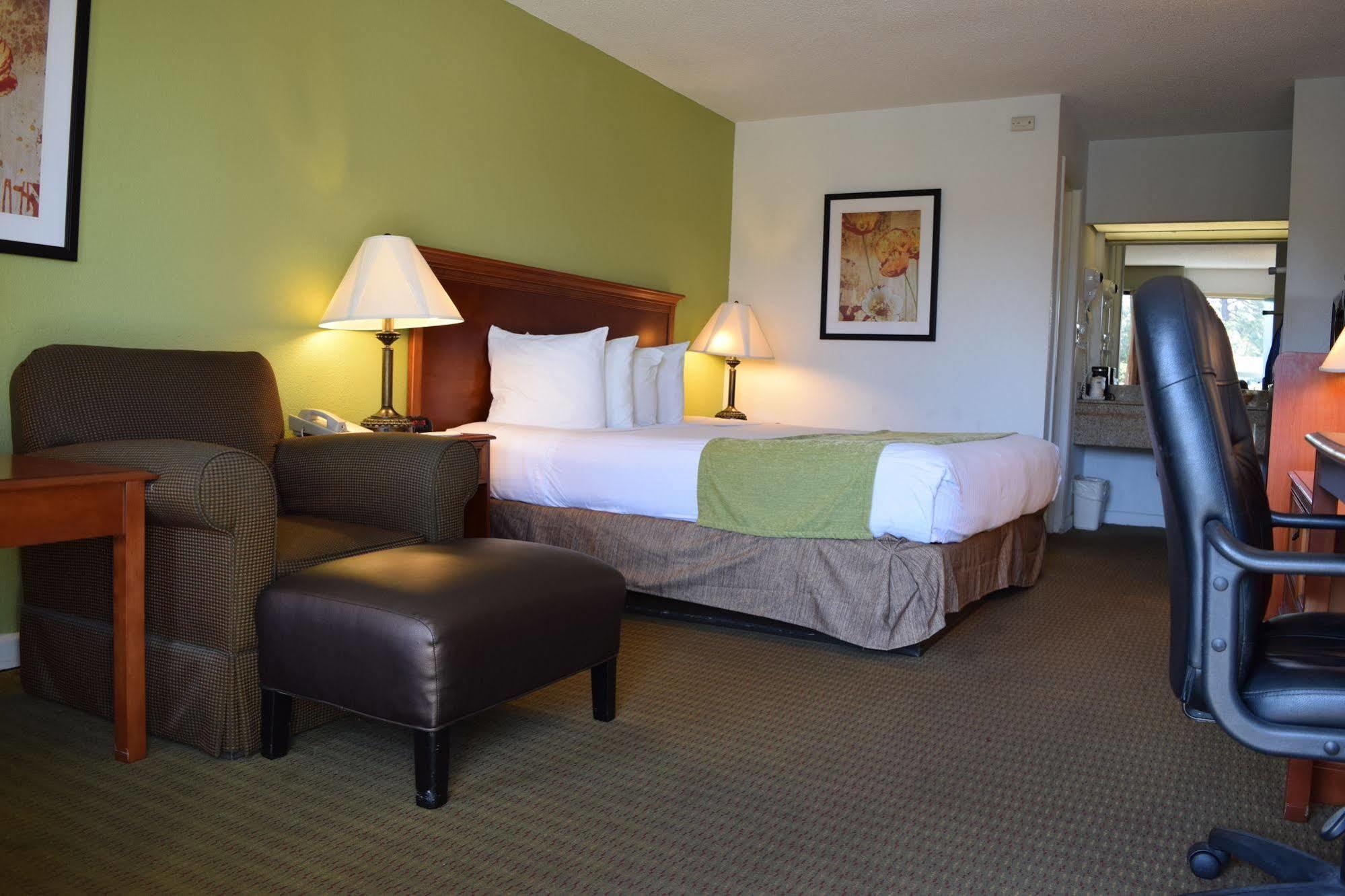 Ramada By Wyndham Savannah Gateway Georgetown