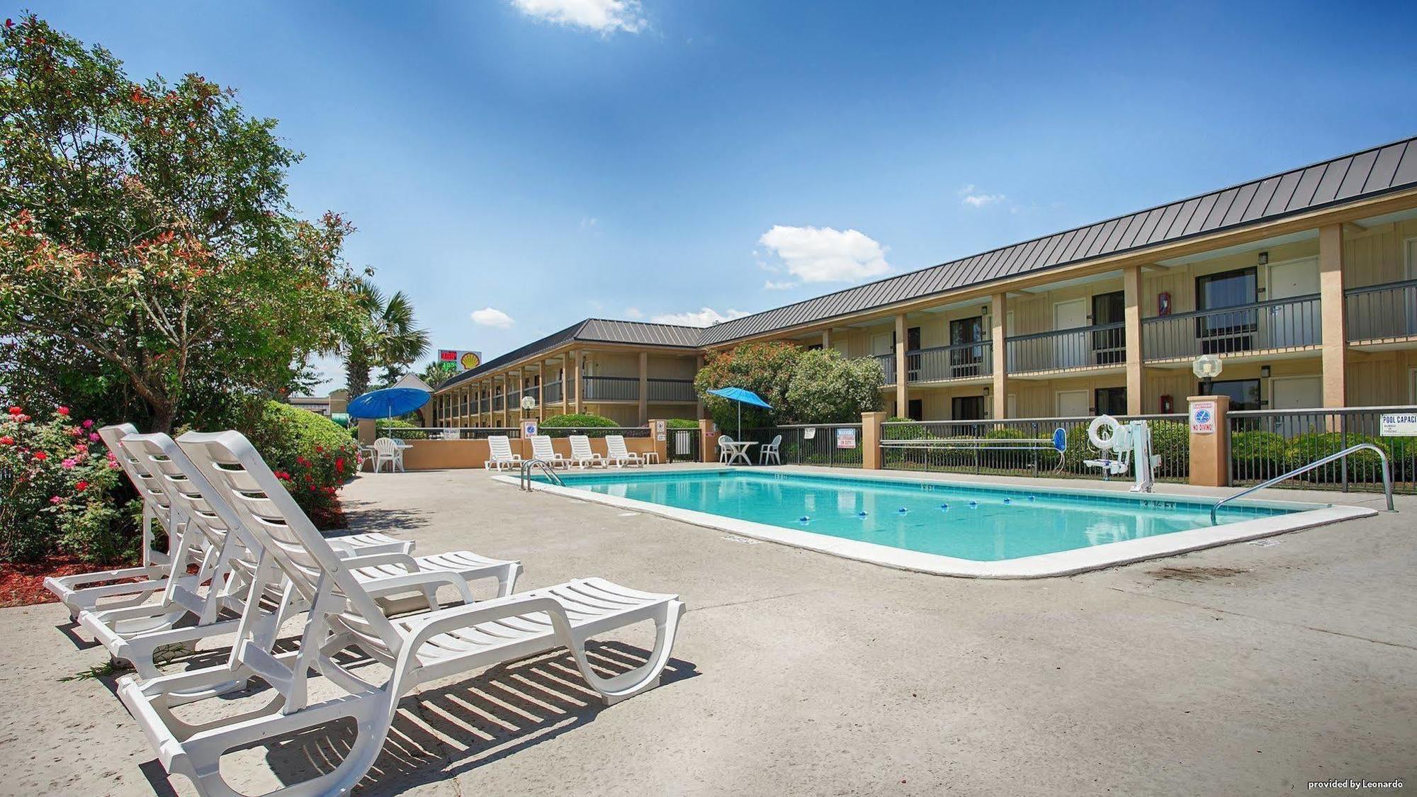 Ramada By Wyndham Savannah Gateway Motel